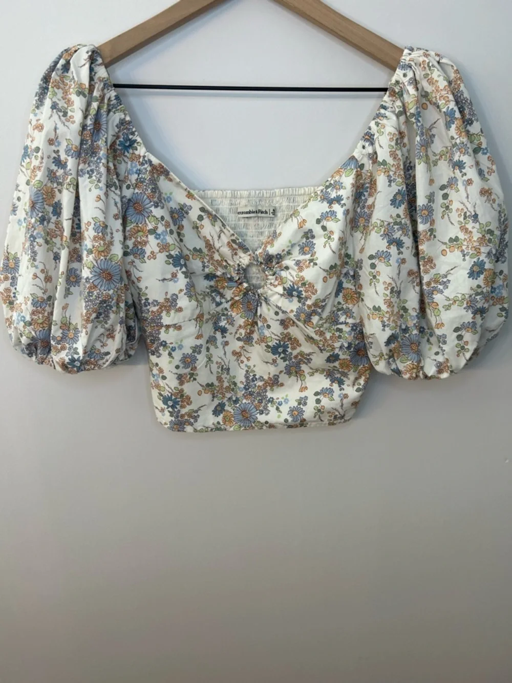 Abercrombie & Fitch Women’s White Floral Puff Sleeve Top, Size Medium